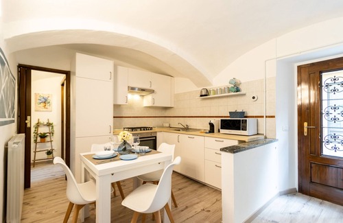 Baveno Apartment | [Easy Lake] Baveno Apartment 100m from the lake. Netflix and Wi-Fi