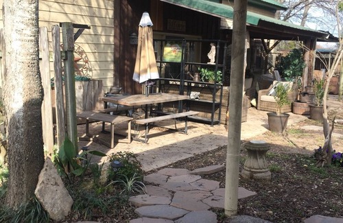 Waco House | Easy living country style Cottonseed House