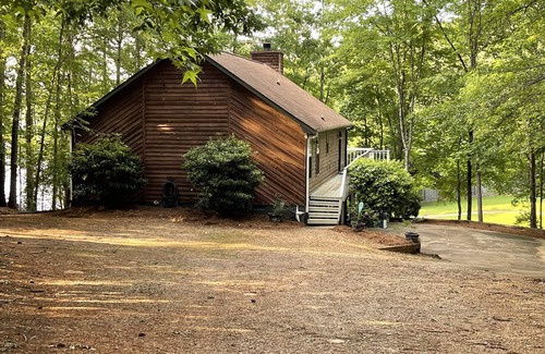 Lake Oconee Cabin | Easy living on the Lake.