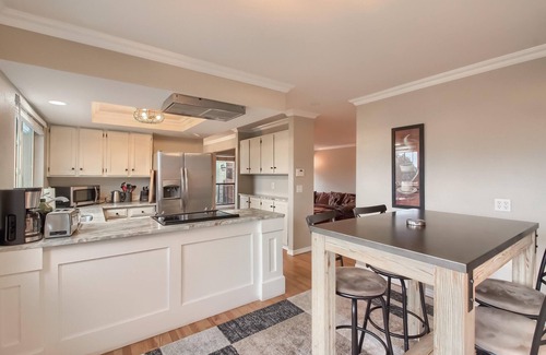 Columbine Valley House | Easy Mountain and Downtown Denver Access Littleton