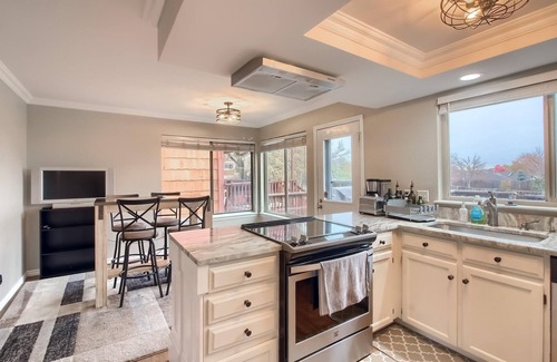 Columbine Valley House | Easy Mountain and Downtown Denver Access Littleton