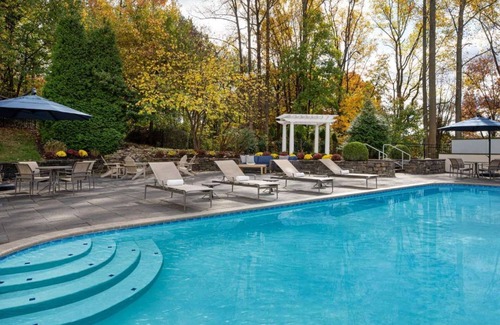 King of Prussia House | Easy Philly Access | Dining. On-Site Bar. Pool.