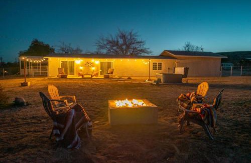 Yucca Valley House | Easy Rider Ranch - Hot Tub, Fire Pit & Hammocks Under the Stars! home