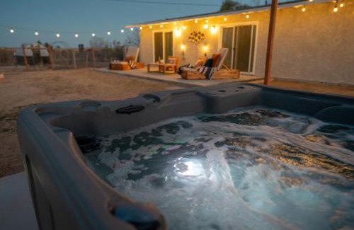 Yucca Valley House | Easy Rider Ranch - Hot Tub, Fire Pit & Hammocks Under the Stars! home