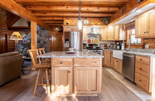 Seneca Falls House | Easy Street Getaway: Wine Trail Cabin Retreat - 1/4 Mile from Cayuga Lake