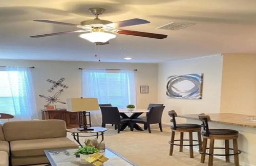 Airport North Apartment | Easy takeoffs