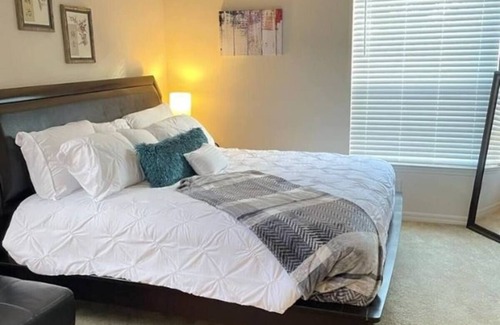 Airport North Apartment | Easy takeoffs