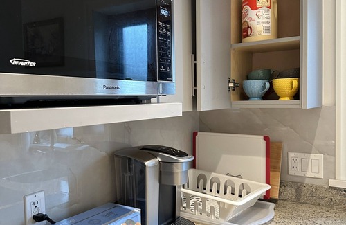 Oakridge House | Easy Transit Quiet 3BRHome Near Skytrain/Airport/Downtown Vancouver/UBC/Richmond