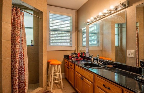 Sulphur Springs House | Easy Walk or Drive to Downtown