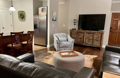 Oxford Condo | Easy Walk to Swayze; 3Bed 2Bath; Noon Check-in/3:00 Check-out; Pickleball Courts