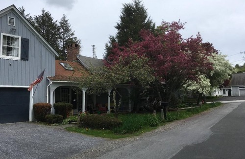 Wilmington Apartment | Easy walk to village and lake