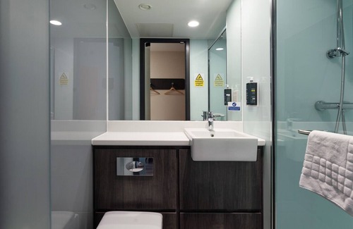 Adamsdown Hotel | easyHotel Cardiff