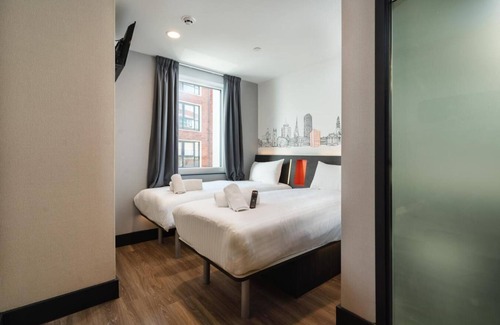 Adamsdown Hotel | easyHotel Cardiff