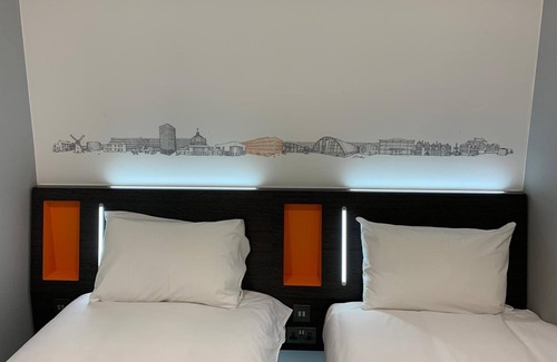 Central Milton Keynes Hotel | easyHotel Milton Keynes