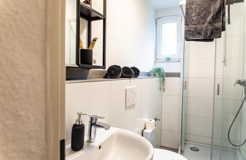 Fischeln Apartment | EasyStay Krefeld 10P Switch TV 2xApartments