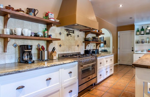 Paso Robles House | Eat Drink & be Merry! Downtown Paso with Pool and Spa!