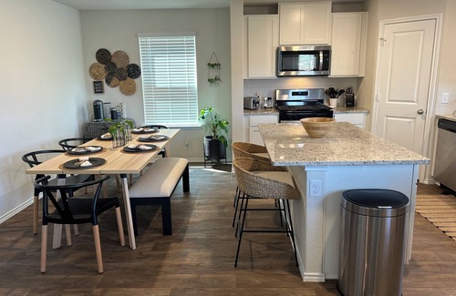 San Antonio Apartment | Eat-Play-Rest at Red Bird Ranch -The Hummingbird
