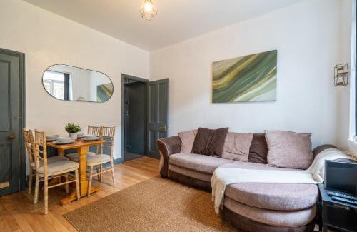 Sheffield House | Eat, Stroll, Stay in a Spacious 4-Bed Home in Sheffield