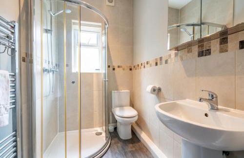 Sheffield House | Eat, Stroll, Stay in a Spacious 4-Bed Home in Sheffield