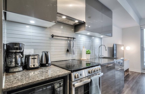 Garden District Hotel | Eaton Center Suites & Towers