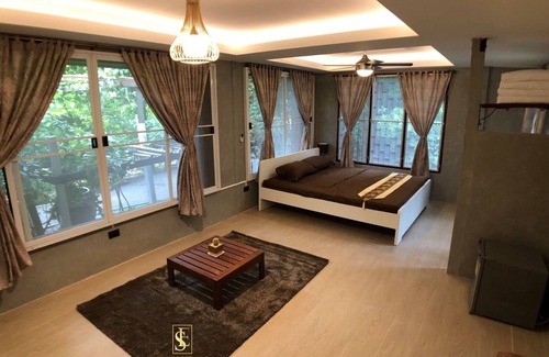 U Thong Bed & Breakfast | EAUSTAY Private room with Little Jungle