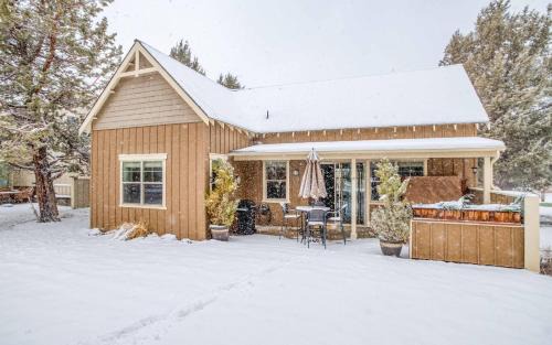 Redmond House | Eazy Inn at Eagle Crest - Meredith Lodging