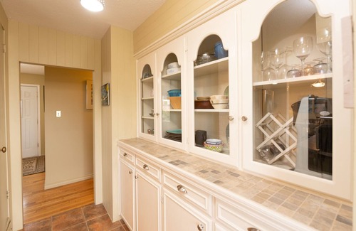 Campbell River House | Ebb and Flow Inn