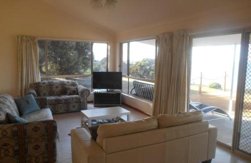 Dalrymple House | Ebb N Flow Beach House - Stansbury