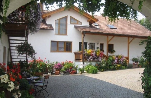 Hutthurm Apartment | Ebenerdige Wohnung mit Wintergarten für 3 Personen