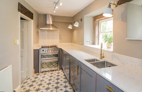 Hope Valley Cottage | EBENEZER HOUSE, pet friendly, character holiday cottage in Hope