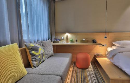 Downtown Hangzhou Hotel | EBO Hotel (Hangzhou West Lake)