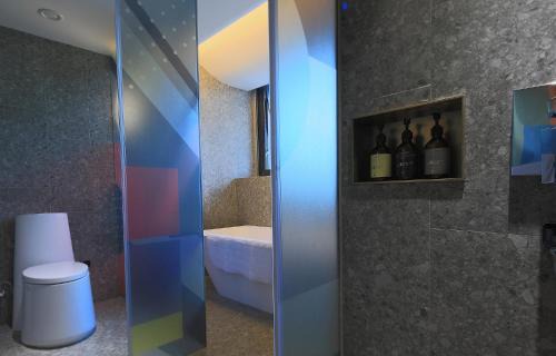 Downtown Hangzhou Hotel | EBO Hotel (Hangzhou West Lake)