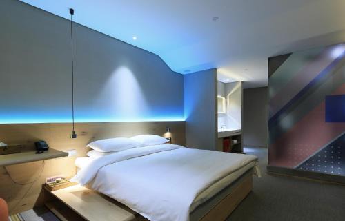 Downtown Hangzhou Hotel | EBO Hotel (Hangzhou West Lake)