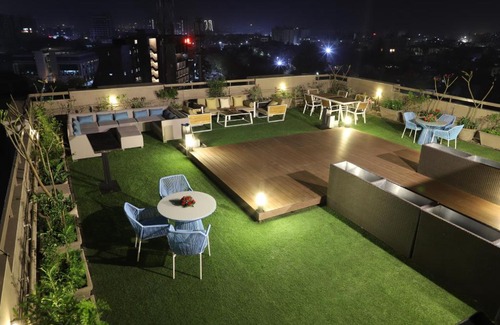 Thaltej Hotel | Ebony Residency