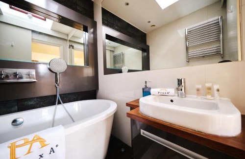 Belsize Apartment | Ebony Suite
