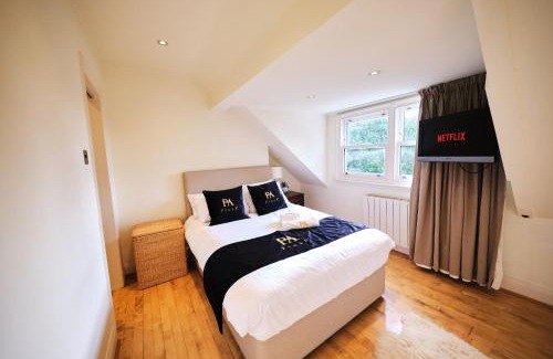 Belsize Apartment | Ebony Suite