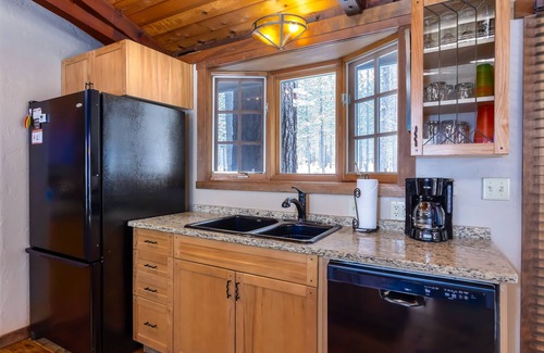 Deer Park House | EBUT10 - Mountain Retreat w/2 Suites!, A/C, Cornhole