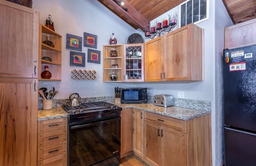 Deer Park House | EBUT10 - Mountain Retreat w/2 Suites!, A/C, Cornhole