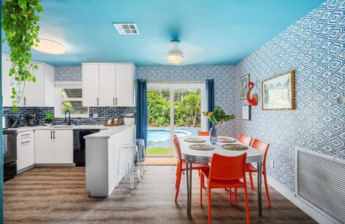 Garden Isles House | Eccentric home with pool tiki hut & outdoor kitchen