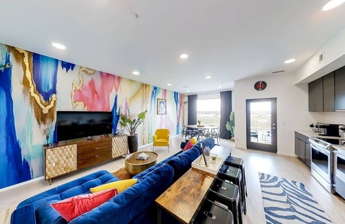 North Capitol Condo | Eccentric Riverfront Condo <1mi downtown Nashville
