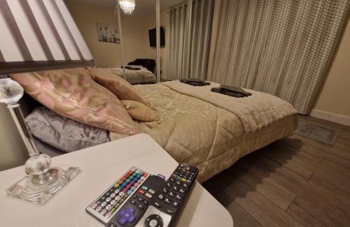 Ecclesfield House | Ecclesfield Cottage - Two Bedrooms in Sheffield near Peak District with fast Wi-Fi, off-street parking and garden