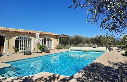 Rochegude Villa | Echappée en ProvencenVilla with 2 apartments around a swimming pool.