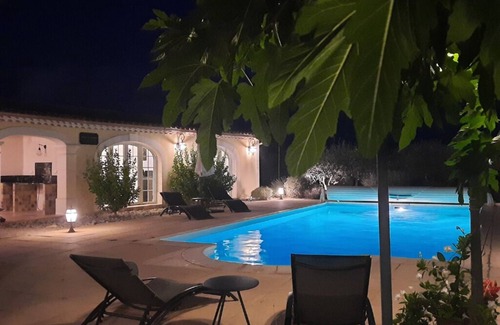 Rochegude Villa | Echappée en ProvencenVilla with 2 apartments around a swimming pool.