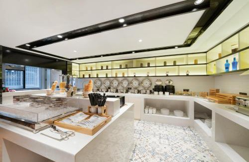 Longxu District Hotel | Echarm Hotel Wuzhou Canghai Lake High Speed Railway Station