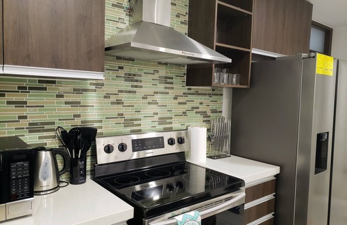 Saint Andrew Apartment | Echelon Escape Lux 1B/R w/Pool|Gym