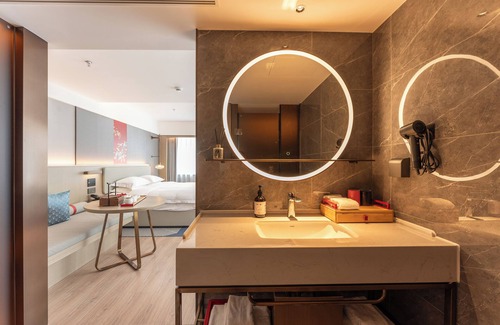Jiang Han Hotel | ECHENG Hotel, Jianghan Road Pedestrian Street, Wuhan River Beach