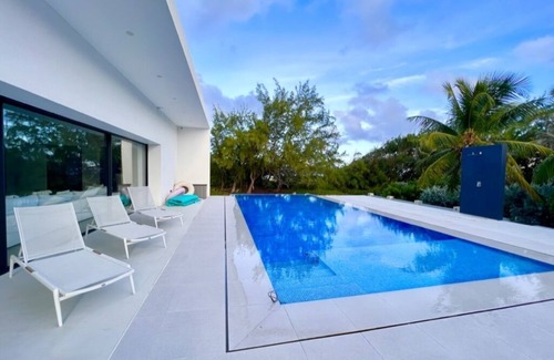 Inch Marlowe House | Echo Beach - A Modern Beach House On The Beach Five Minutes From The Airport