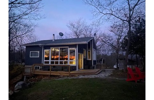 Georgian Bay Cottage | Echo Falls Cottage - Muskoka lakefront w/hot tub.