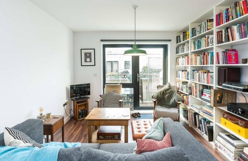 Higham Hill Apartment | Eclectic 1BD Flat Walthamstow