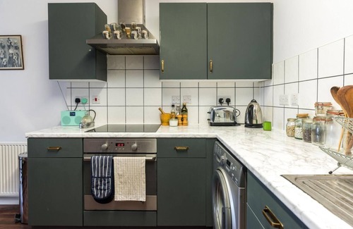 Higham Hill Apartment | Eclectic 1BD Flat Walthamstow
